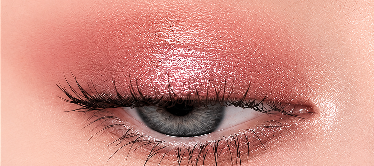 Smooth Eyeliner Liquid Pen with long-lasting wear and no smudging