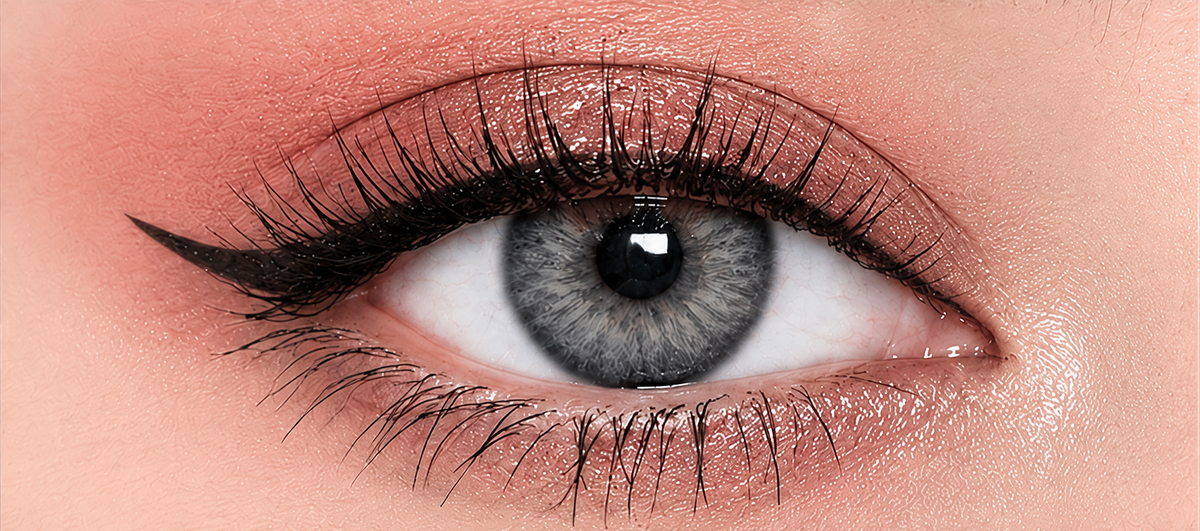 Smooth Eyeliner Liquid Pen with long-lasting wear and no smudging